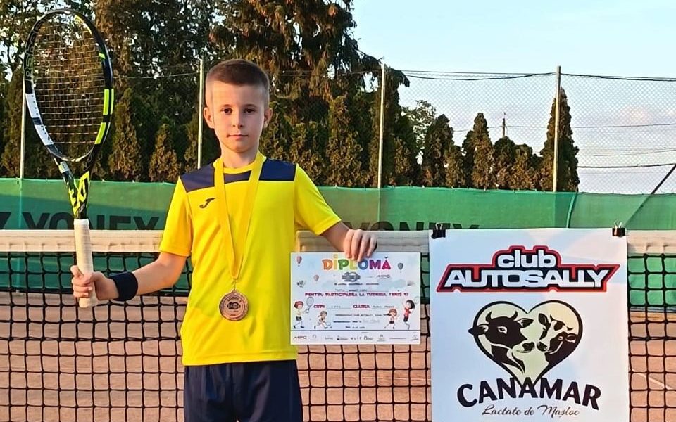 Cugireanul Robert Paștiu, locul al treilea la turneul național de tenis de la Târgu Jiu