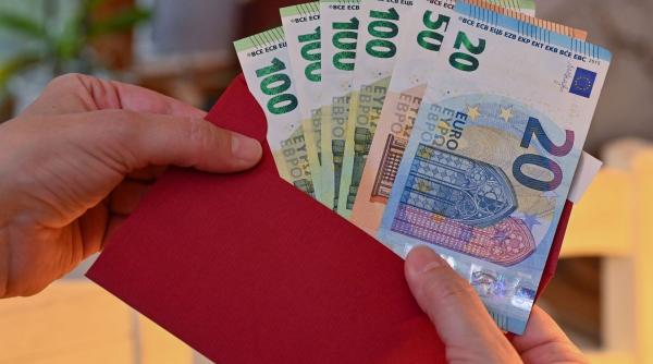 Curs valutar 2 octombrie 2026. Lovitură pentru leu! Euro a explodat la 5,3447 lei. Ce se întâmplă cu ratele și prețurile