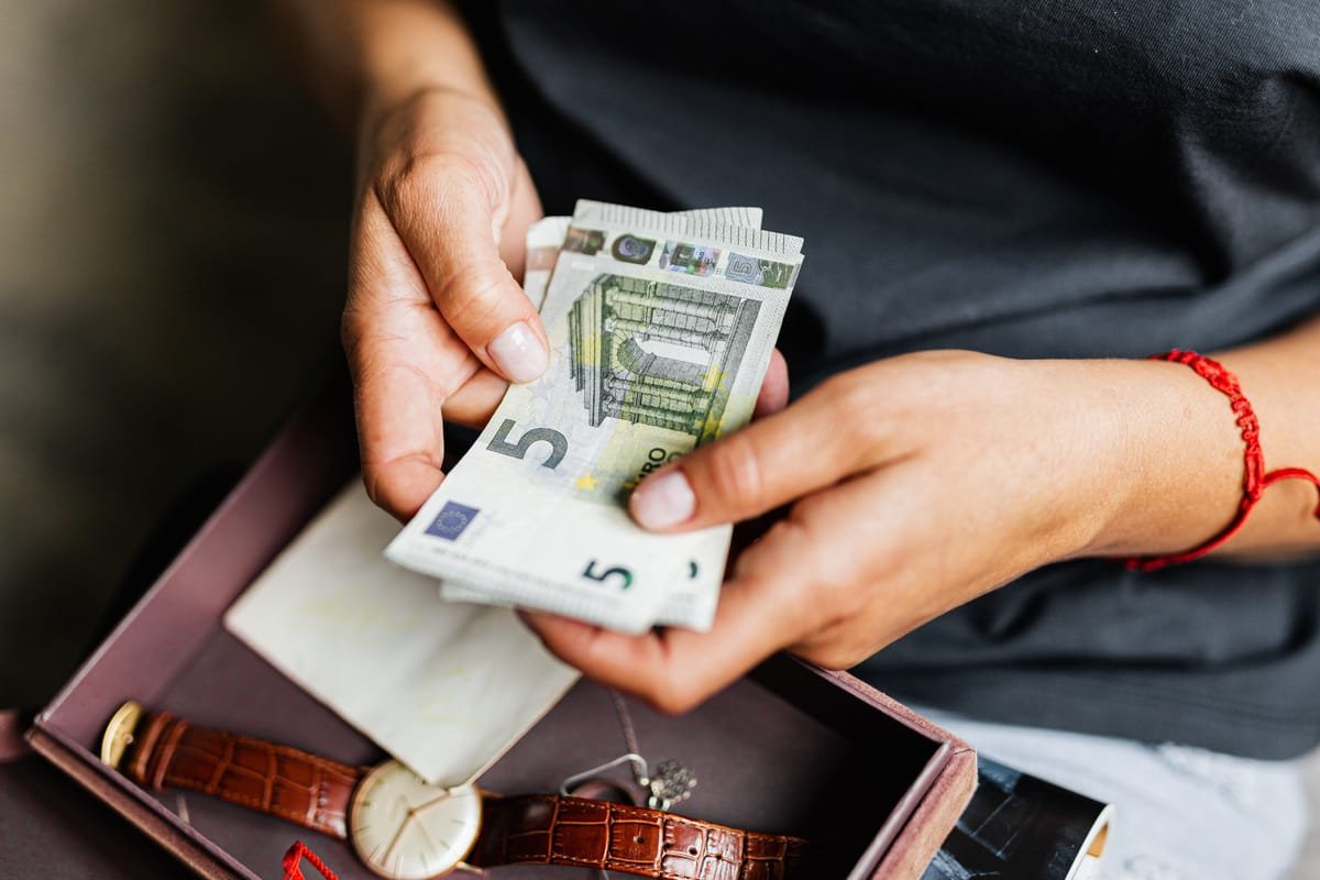 Cursul BNR în prima zi după învestirea Guvernului Niculescu: cât a ajuns un euro, miercuri