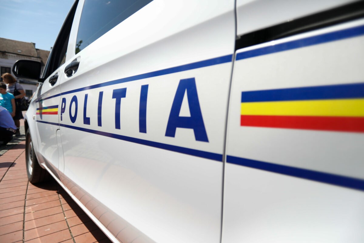 Dâmbovița: un copil de un an a fost înjunghiat cu un cuțit de un alt minor de trei ani