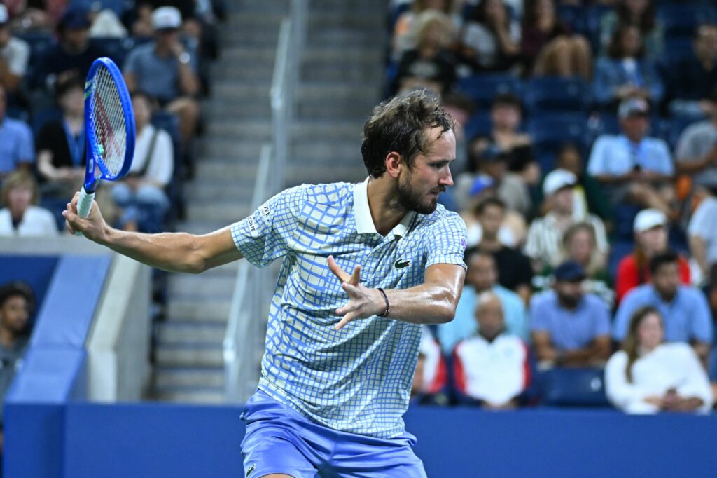 Daniil Medvedev își continuă la Beijing seria victoriilor din China, după trofeul de la Hangzhou. Victorie în două setur
