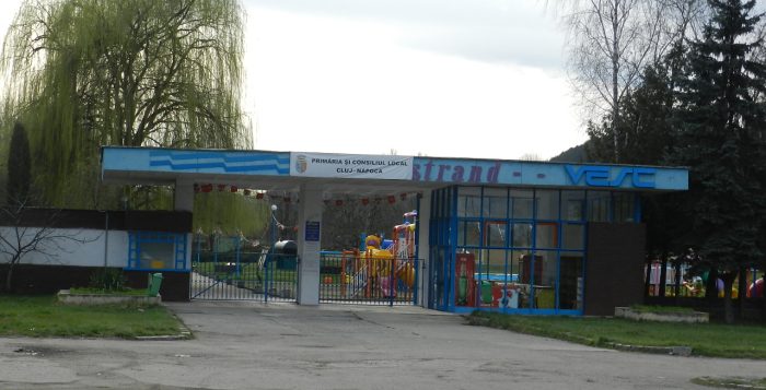 De ce este închis un bazin de înot din Cluj deținut de Primărie în cartierul Grigorescu. Aproximativ 500 de părinți au s
