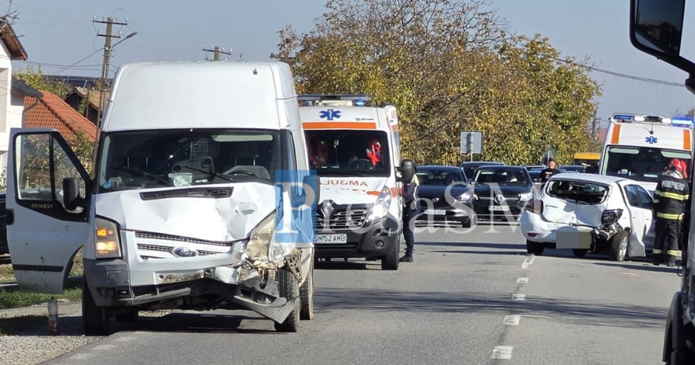 Decebal: accident pe DN 19 între o autoutilitară și un autoturism, echipaje de salvare la fața locului