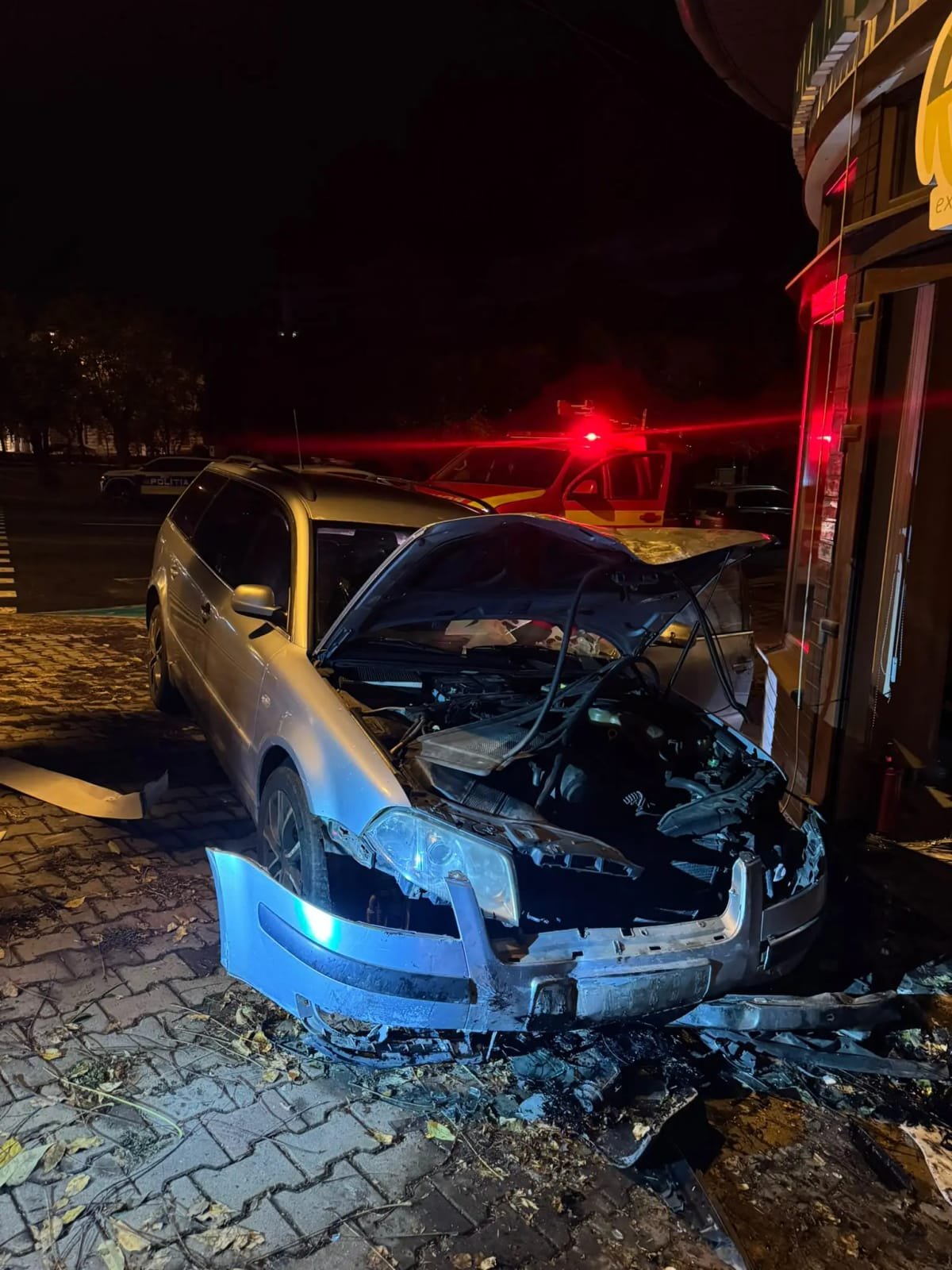 Dej: accident în toiul nopții pe strada 22 Decembrie, un singur autoturism avariat, fără răniți