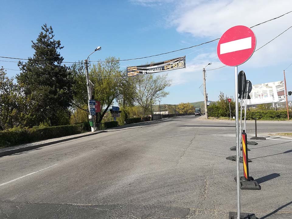 Dej: restricții de circulație pe strada 22 Decembrie 1989, pentru lucrări de frezare și asfaltare