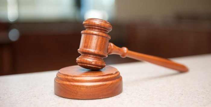 Dej: tânără condamnată definitiv pentru înșelarea a 62 de cumpărători pe Facebook și OLX