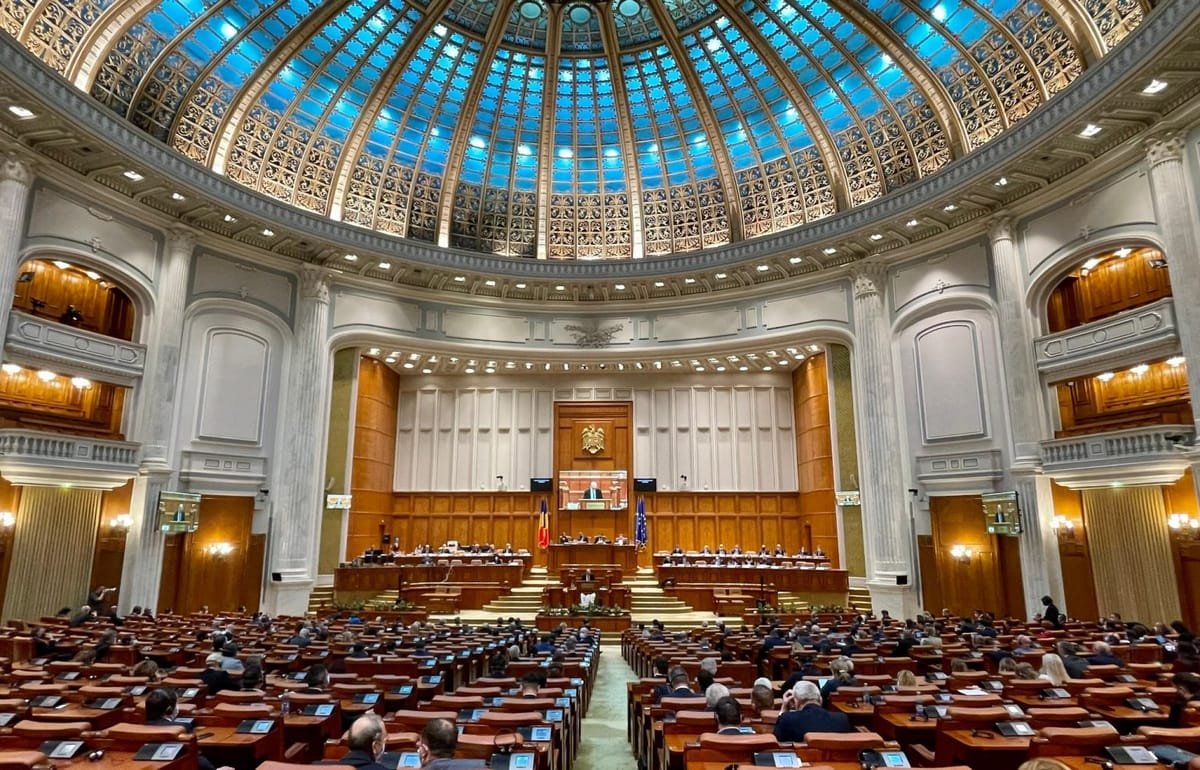 Deputații au adoptat în plen proiectul privind protejarea minorilor de hărțuirea online