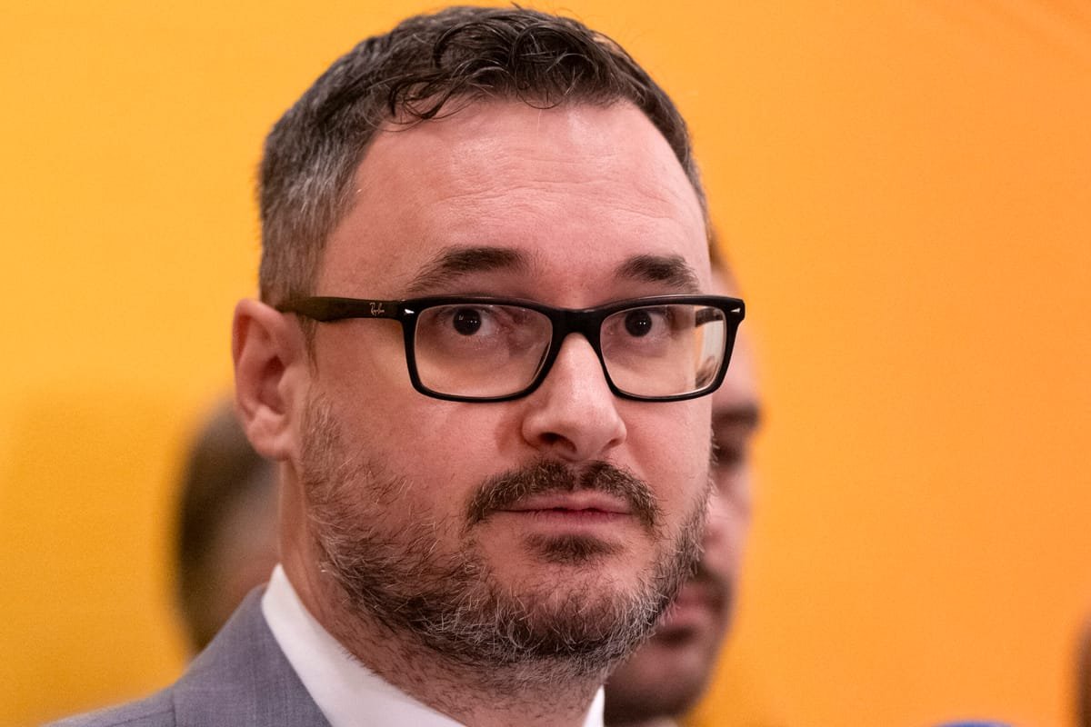 Deputatul AUR Dan Tanasă, trimis în judecată pentru îndemn la ură împotriva muncitorilor din Asia și Africa
