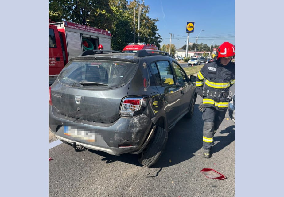 Deva: accident cu două mașini pe Calea Zarandului, circulația blocată pe ambele sensuri