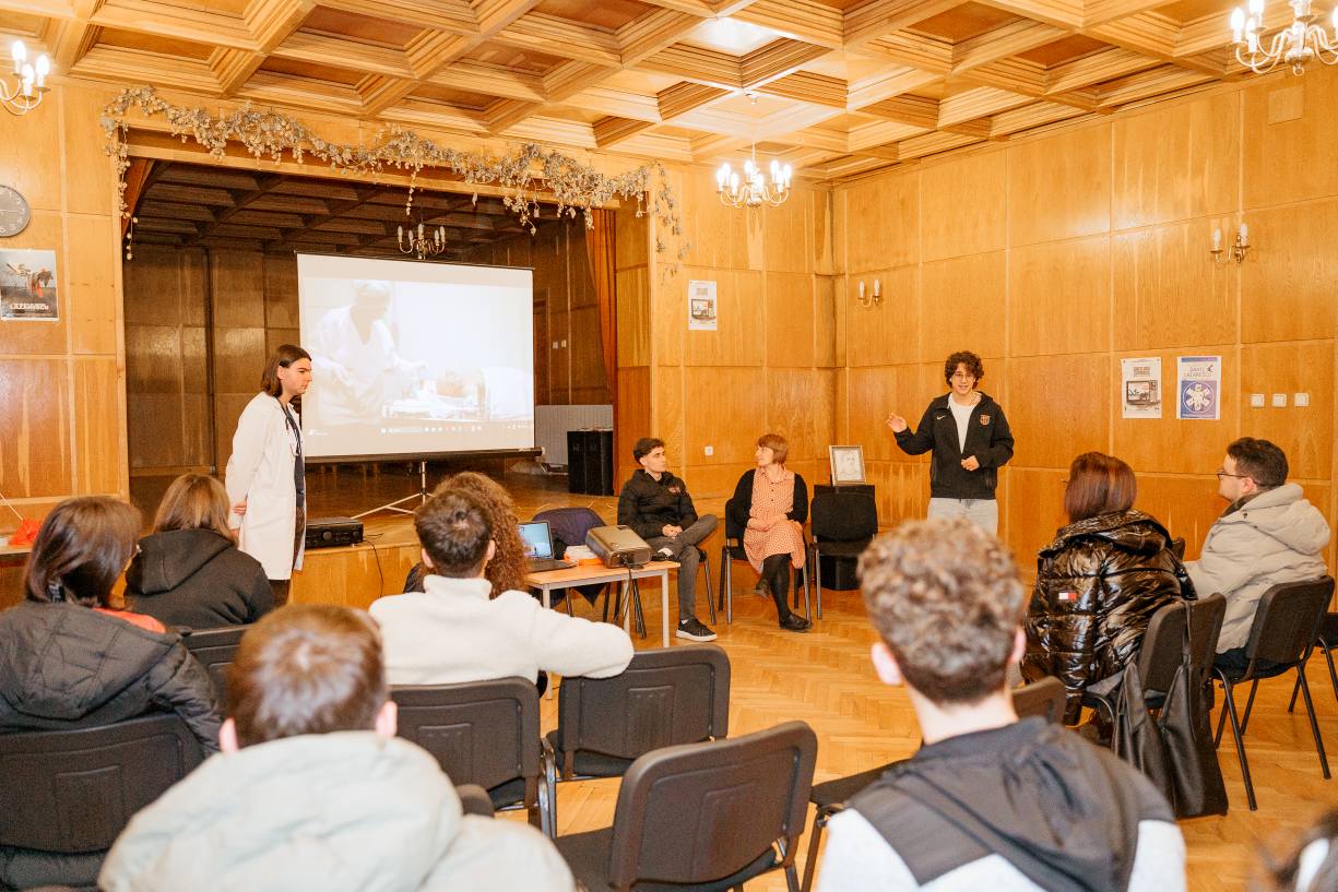 Dilematicii aduc la Mediaș un atelier dedicat tinerilor pasionați de cinema