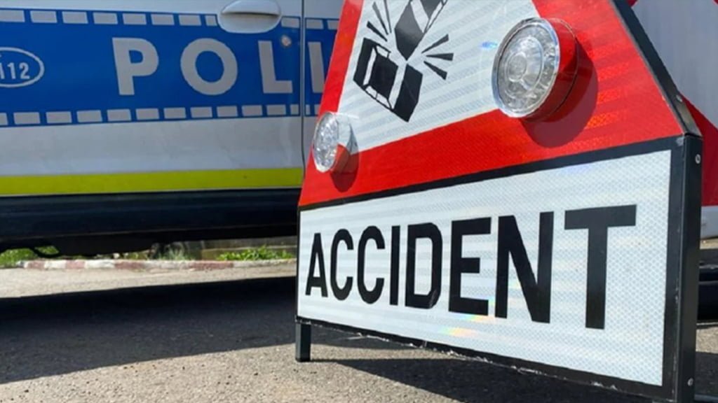 DN 58B, între Gherteniș și Măureni: accident între o autoutilitară și un motocultor, două persoane vătămate