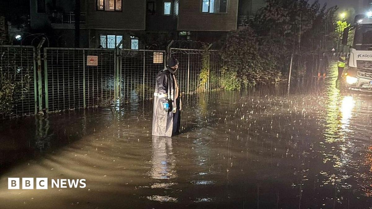 Doi oameni au murit în Istanbul după cea mai abundentă ploaie din ultimii 84 de ani, anunță guvernatorul
