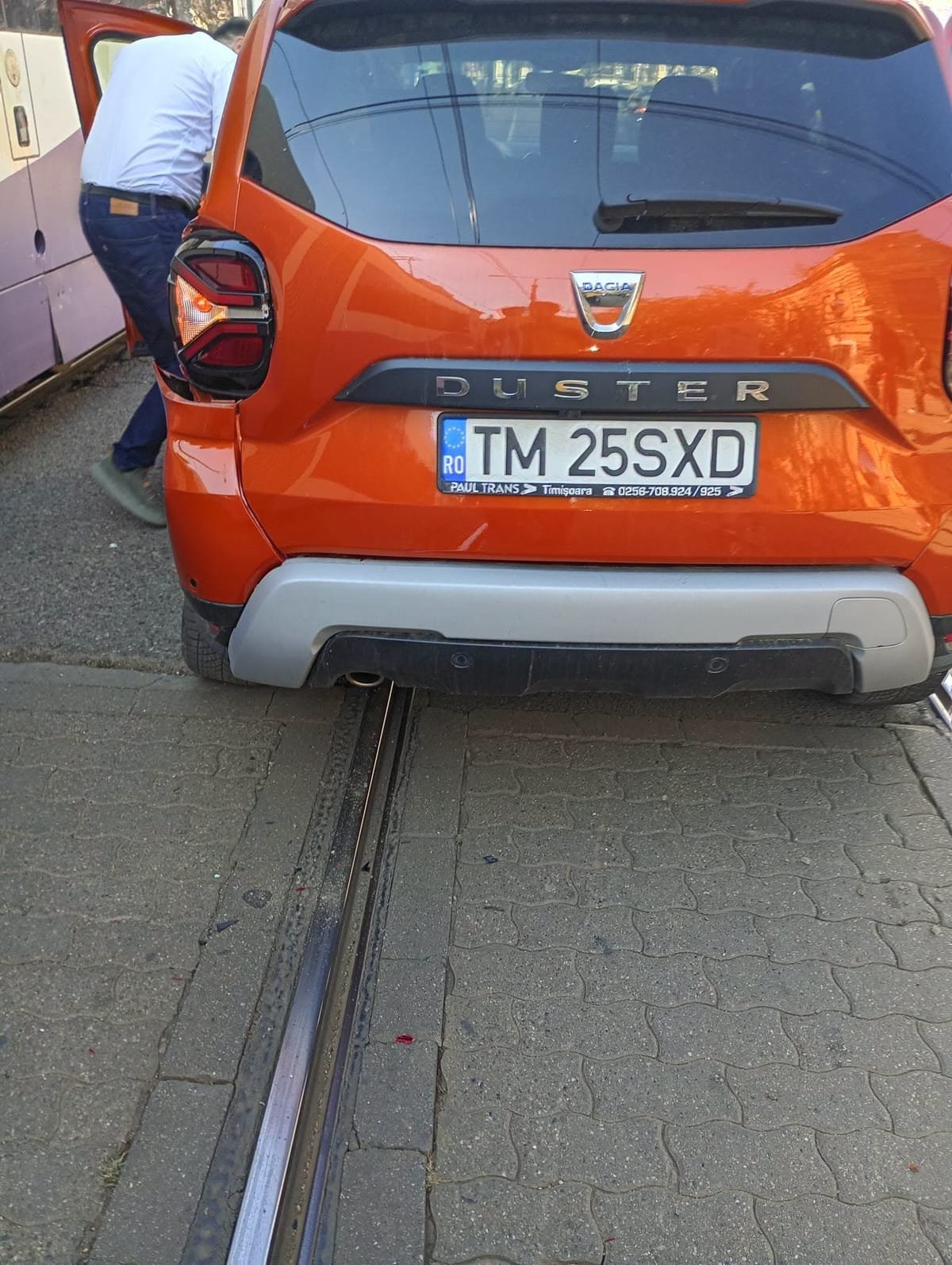 Doja colț cu Brașov: mașina condusă de Ruben Lațcău, lovită de tramvaiul 3554, potrivit surselor