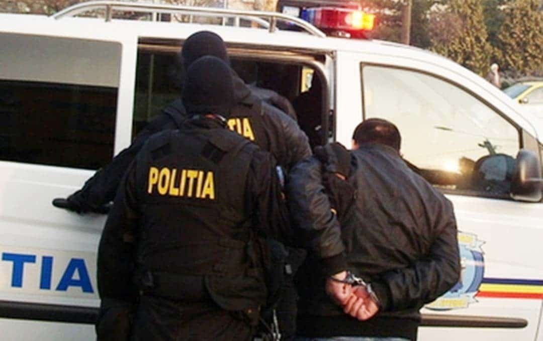 Dragu: trei bărbați condamnați pentru furt calificat, duși în arest după mandate de executare