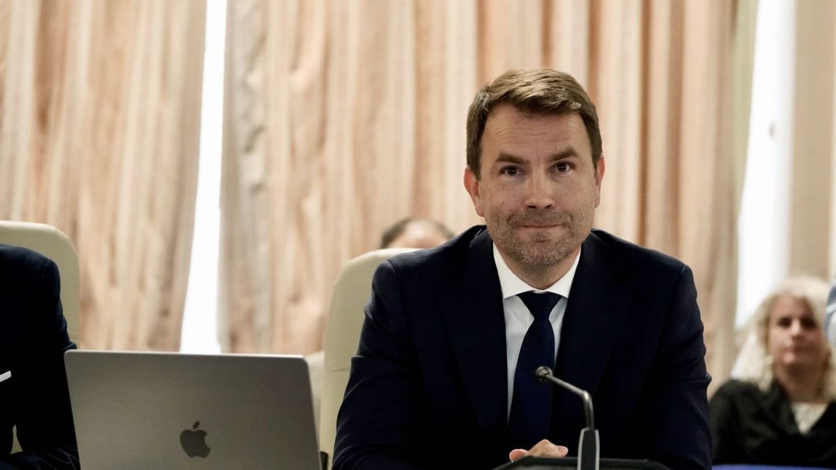 Drulă îi cere lui Nicușor Dan demiterea consilierului Vlădică, pretins la cina cu Grindeanu și Guilfoyle