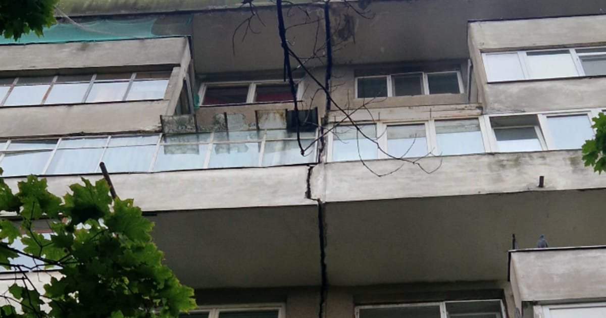 Drumul Taberei, București: bloc cu opt etaje evacuat temporar după apariția unei fisuri importante
