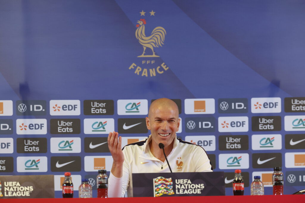 „Dumnezeu a sosit”. Cu cine îl compară Thierry Henry pe Zinedine Zidane, pe banca naționalei Franței