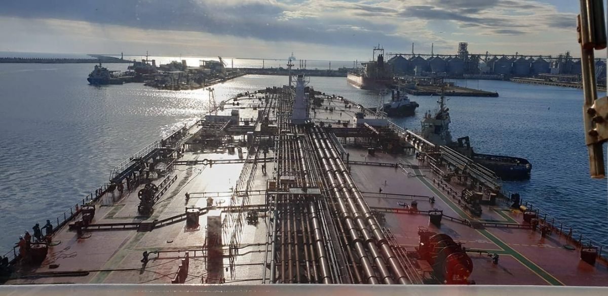 Dunărea: traficul fluvial spre Portul Constanța e blocat, cu peste 100 de barje și 30 de nave imobilizate