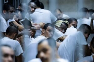 El Salvador: aproape 90% dintre persoanele arestate în războiul împotriva bandelor nu au fost încă judecate