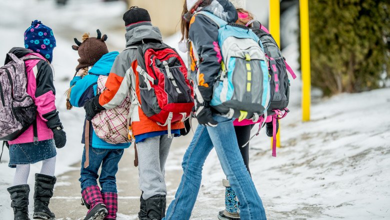 Elevii revin în bănci luni, 2 noiembrie, iar vacanța de iarnă începe după 18 decembrie