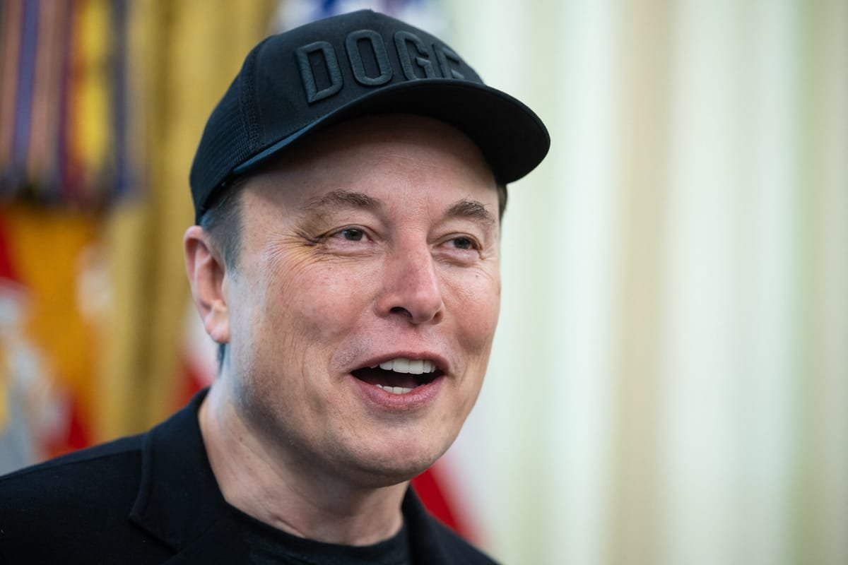 Elon Musk sugerează că guvernul SUA ar putea sta în spatele restricțiilor Starlink impuse Ucrainei