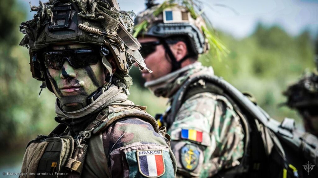 Europa fără umbrela americană / Franța propune preluarea conducerii NATO / Ambiții de suveranitate, frânate de lipsuri m