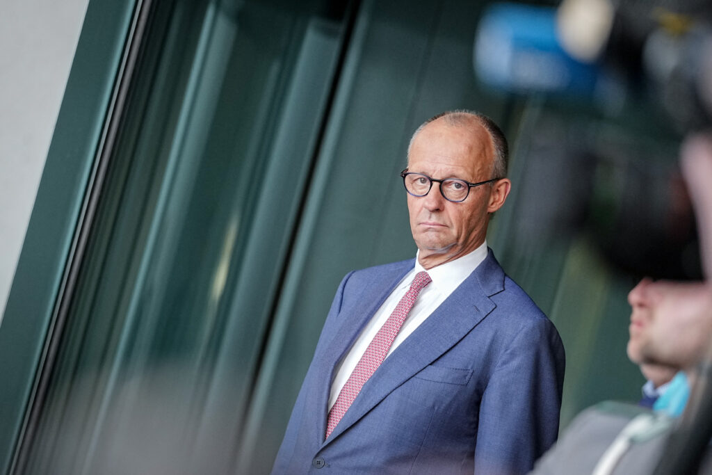 Europa se pregătește pentru „atacuri hibride grave” din partea Rusiei, avertizează Friedrich Merz. Putin amenință cu esc
