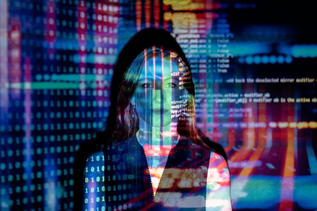 Europarlamentara austriacă Lena Schilling, vizată de deepfake-uri sexuale, îndeamnă UE să ia măsuri