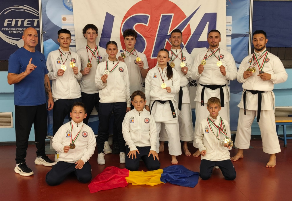 Făgăraș: sportivii CSM au obținut 21 de clasări pe podium la Europenele de karate din Italia