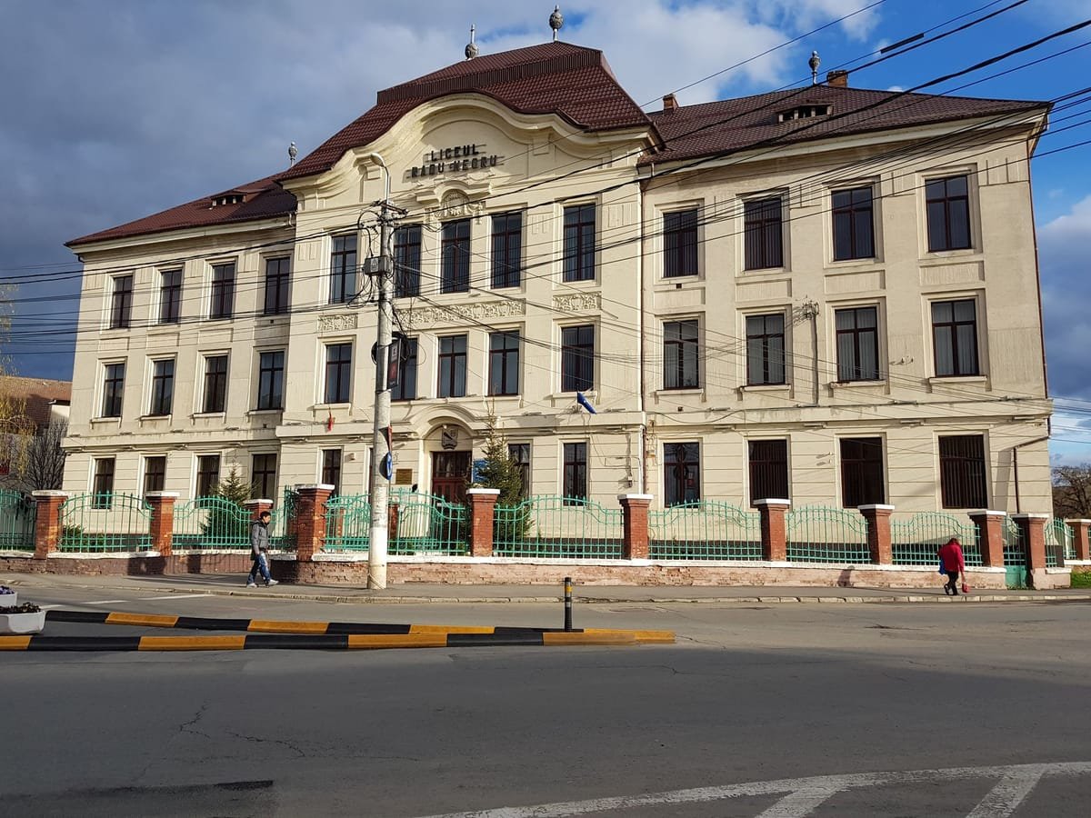 Făgăraș: Colegiul Național Radu Negru rămâne fără director, titulara nu a trecut proba de competențe