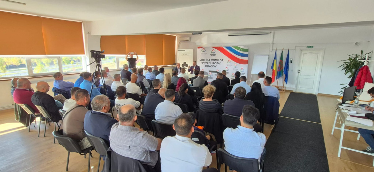 Făgăraș: conferință despre combaterea discriminării și susținerea comunităților de romi