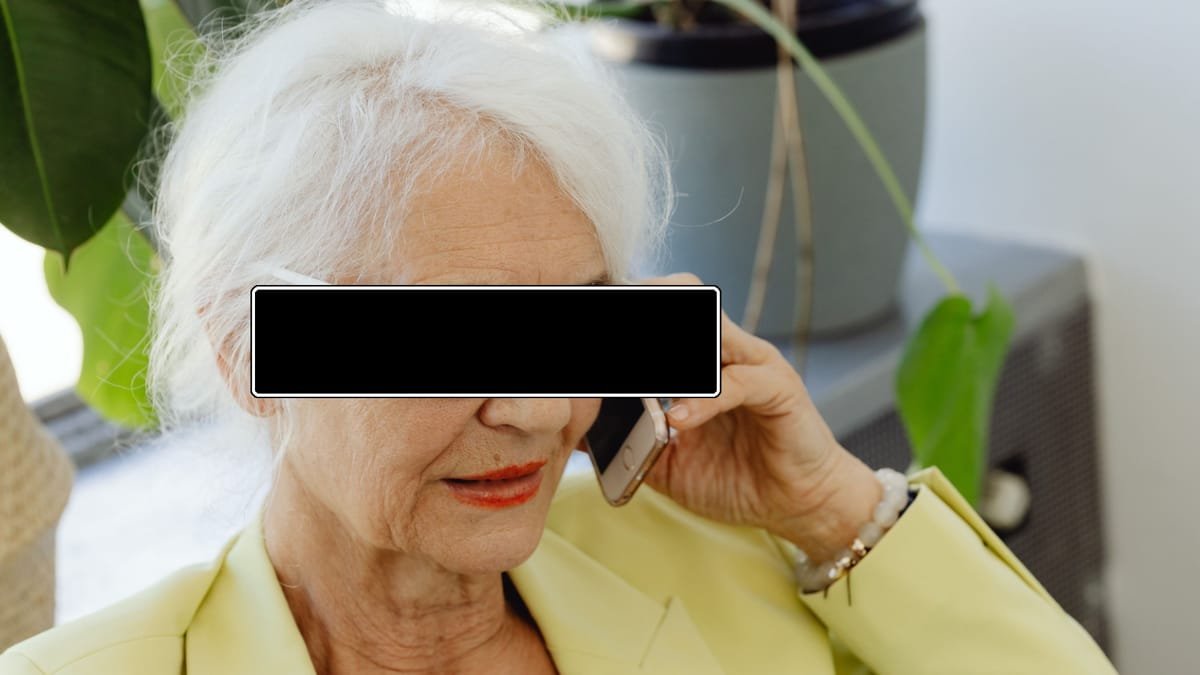 Femeie de 74 de ani din Transilvania, păcălită cu câștiguri rapide la bursă: a transferat 75.000 de lei