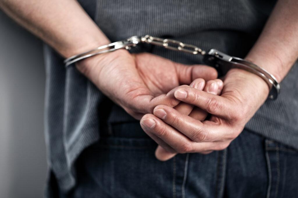 Fizeșu Gherlii: bărbat în arest după ce a furat din vestiarul unui liceu