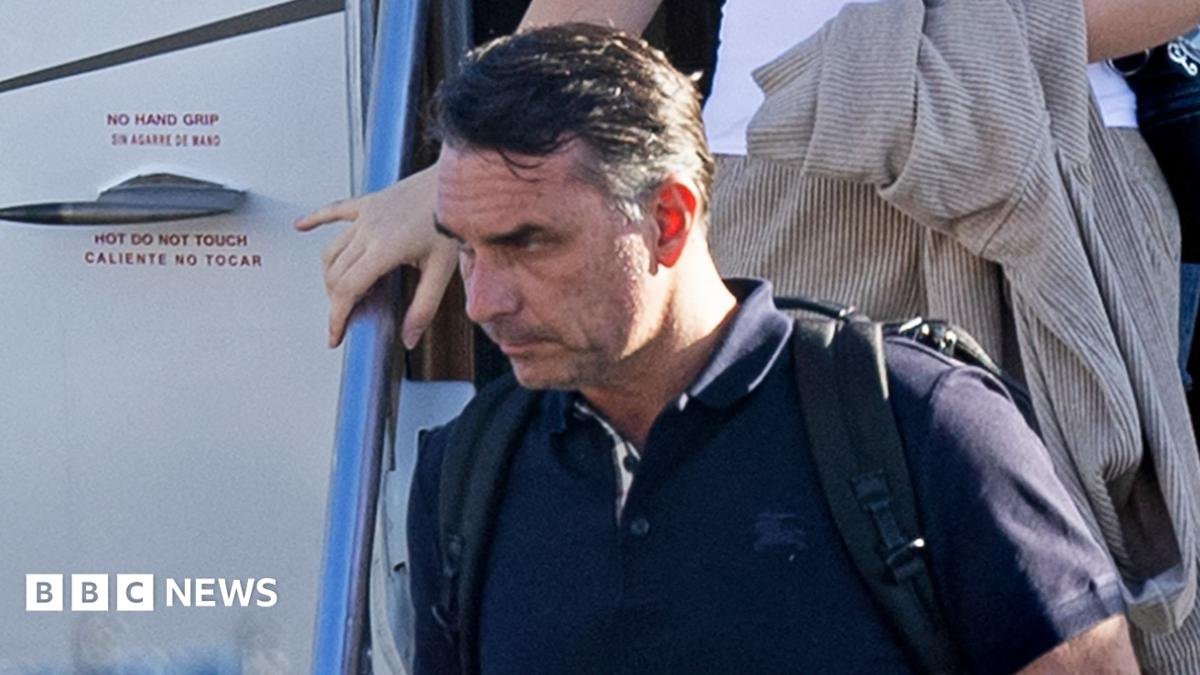 Flávio Bolsonaro se autointitulează „liderul Braziliei” după înfrângerea electorală