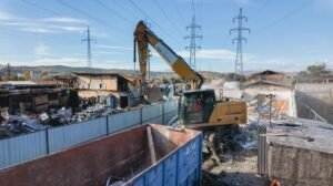 Florești: demolări de construcții ilegale în Colonia de sub Deal, inclusiv sub liniile de înaltă tensiune