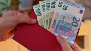 FMI ridică estimarea creșterii economiei mondiale la 3,1%, dar avertizează asupra riscurilor
