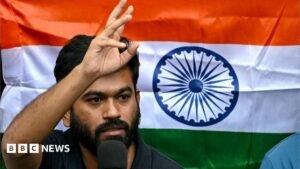 Fondatorul partidului „cockroach” din India, reținut înaintea unui protest