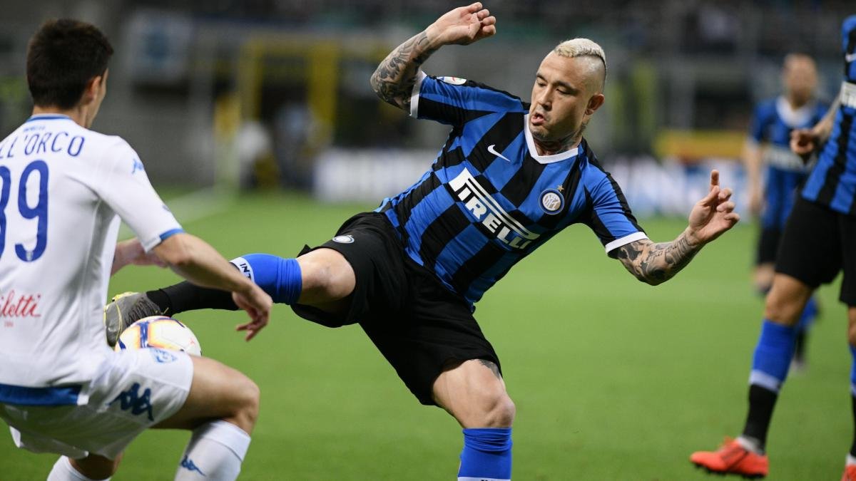Fostul star AS Roma și Inter, Nainggolan, riscă doi ani de închisoare într-un dosar de spălare de bani