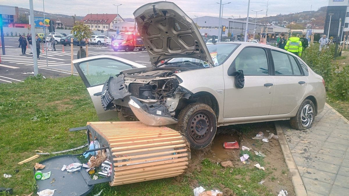 FOTO Bistrița: femeie resuscitată cu succes după un accident grav lângă Lidl, din zona Dedeman