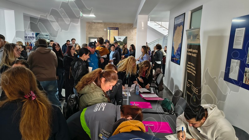 FOTO/VIDEO Bursa locurilor de muncă pentru absolvenți. „N-am pretenții cu salariul. Mai important decât banii pentru mi