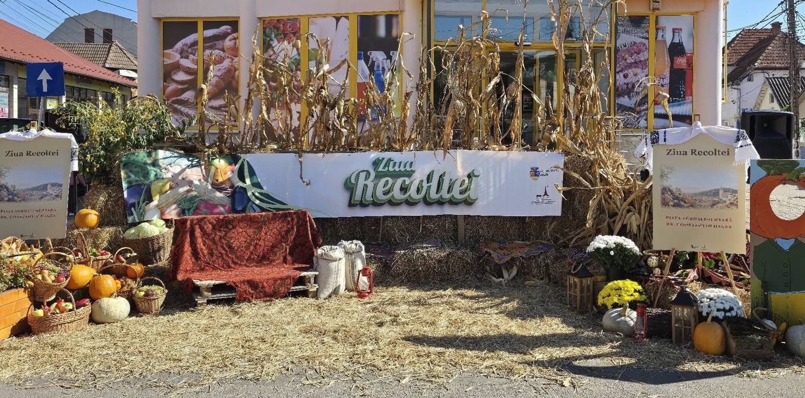 FOTO: Ziua Recoltei la Aiud. Legume și fructe de toamnă și alte produse prezentate în Piața agroalimentară ”Dr. Constant