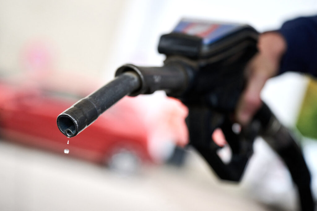 Franța ia în considerare eliberarea unei părți importante din rezervele de petrol și motorină, ca răspuns la presiunile