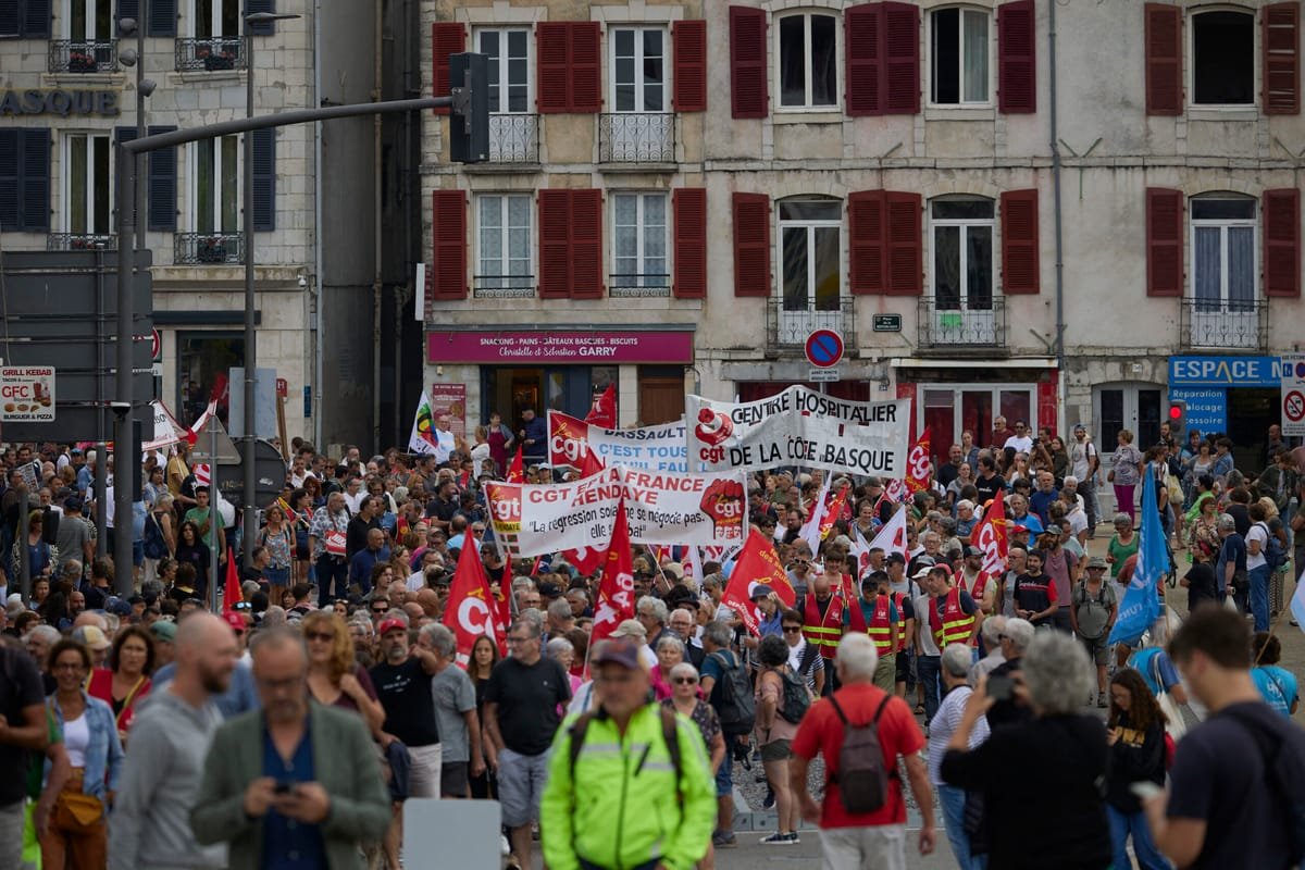 Franța: 15.000 de protestatari și 27 de arestări în manifestațiile de sâmbătă
