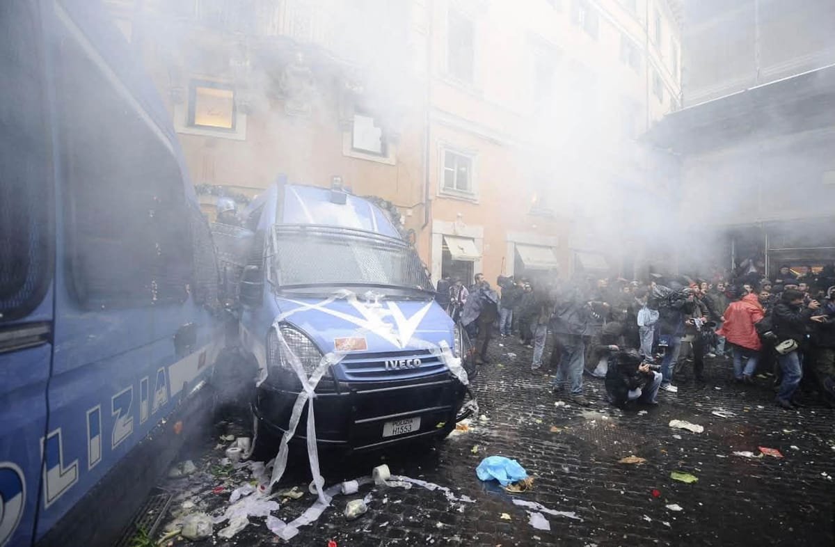 Franța: circa 800.000 de persoane protestează împotriva costului vieții, cu confruntări violente