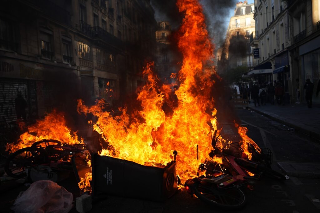 Franța pregătește o operațiune de securitate amplă pentru protestele de sâmbătă, cu sprijinul militarilor