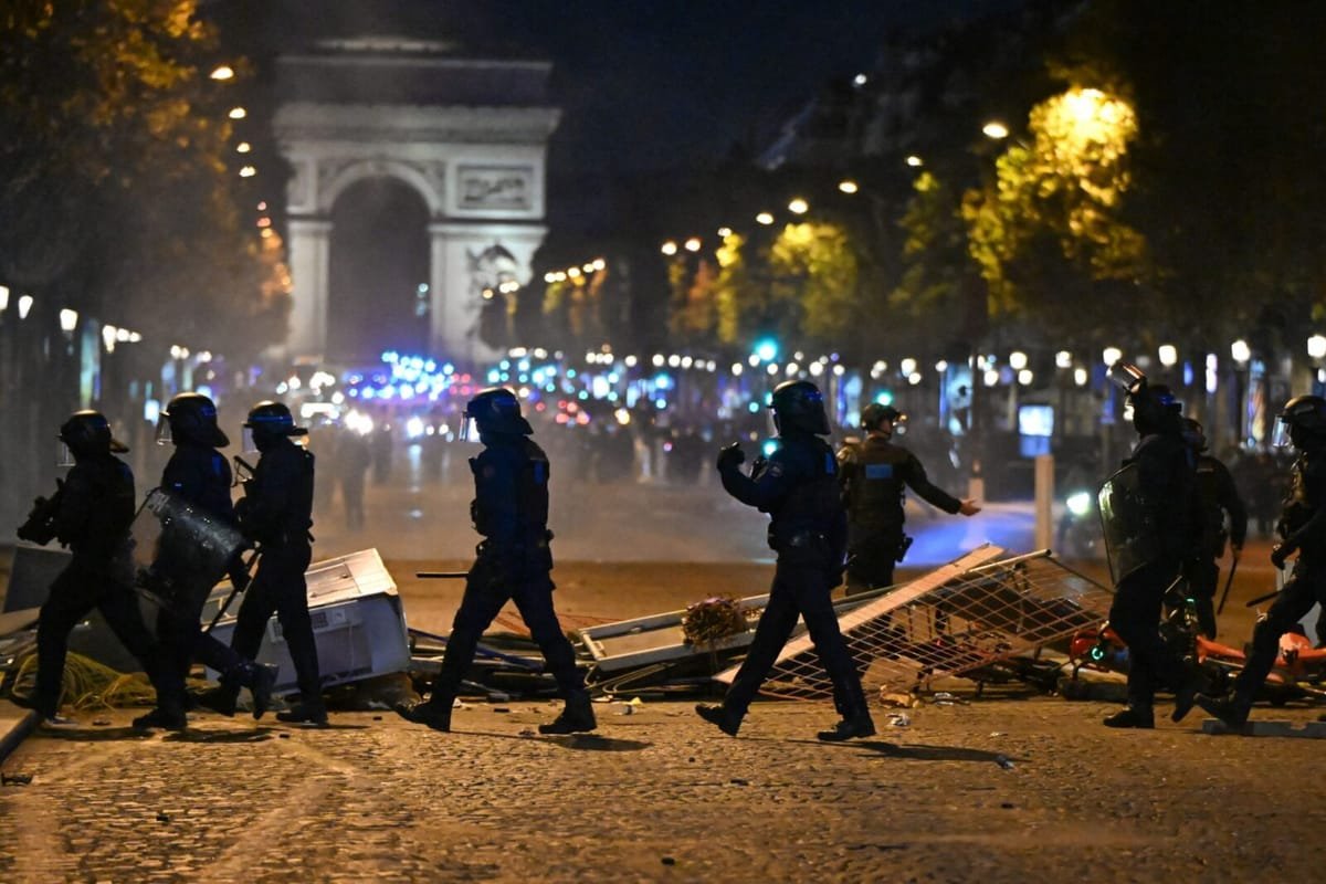 Franța riscă retrogradarea ratingului de credit la Moody's, în plină criză bugetară și proteste violente
