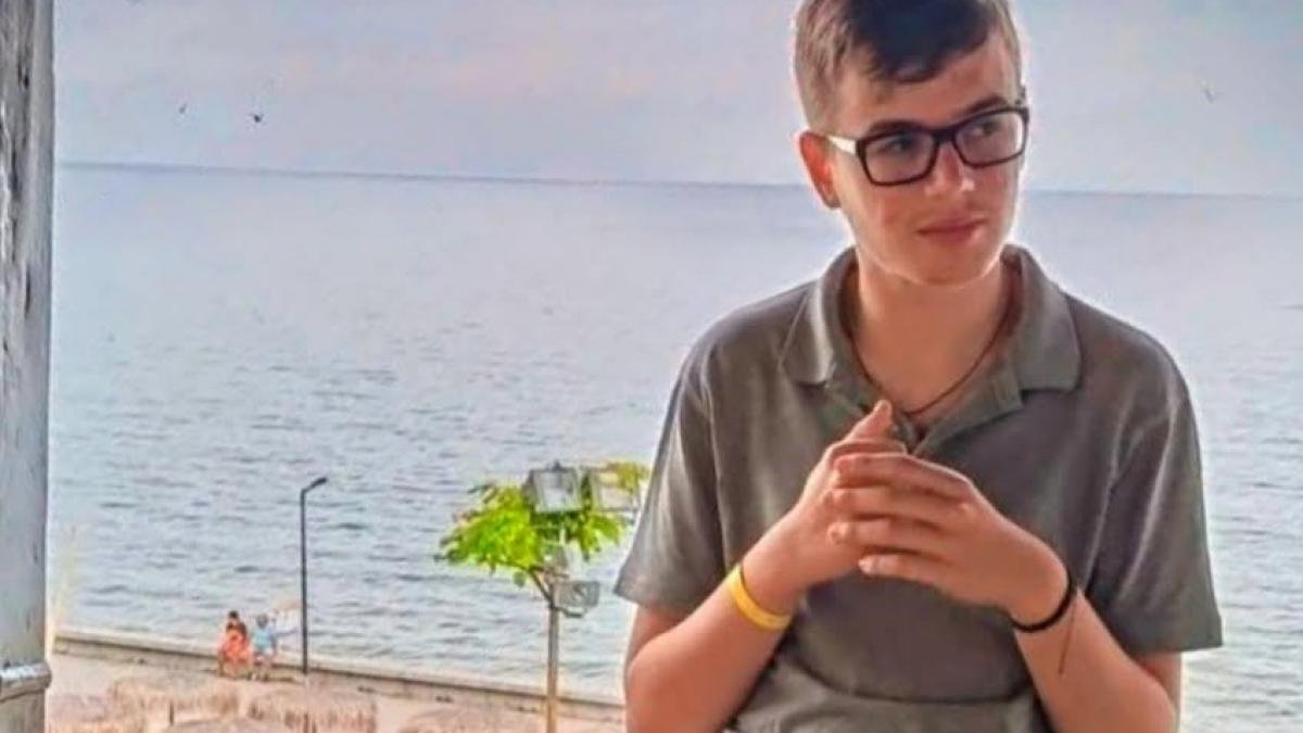 Galați: adolescent de 16 ani cu autism, dispărut de la domiciliul bunicii, căutat de polițiști