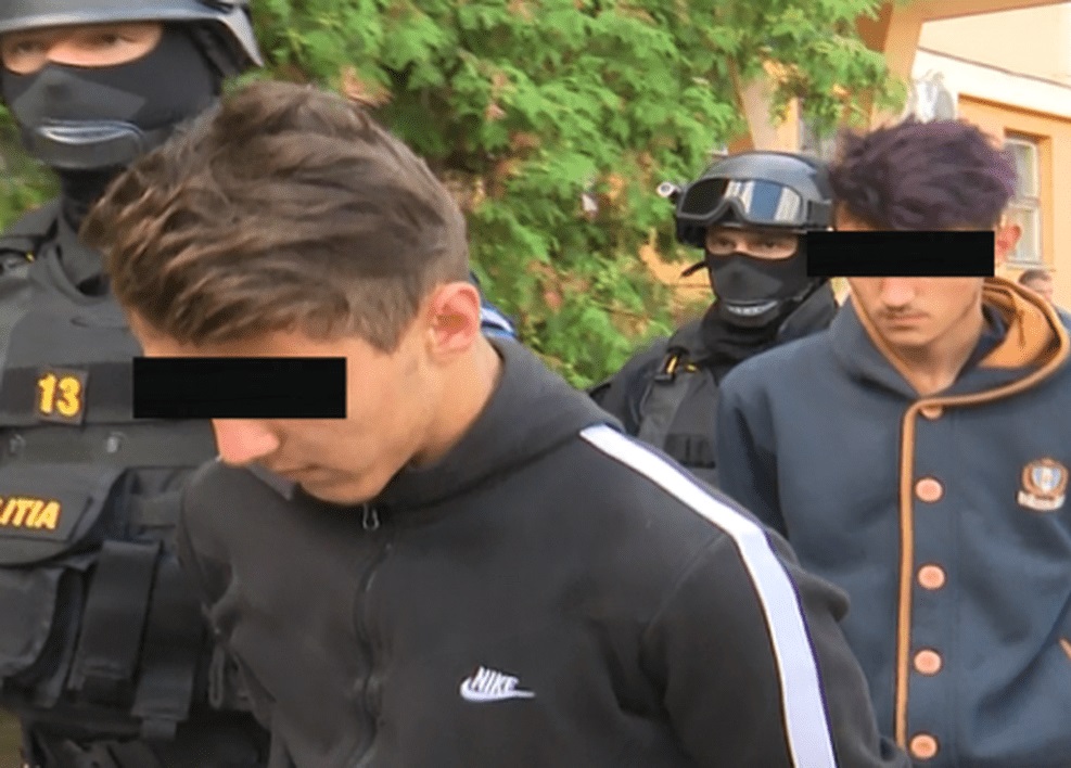 Gara CFR Deva: trei tineri din Vulcan, reținuți după agresarea a doi bărbați și furtul a 6.000 de lei