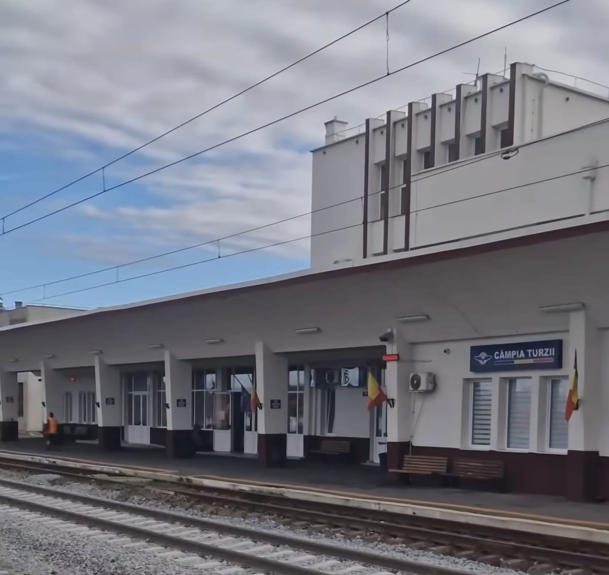 Gara din Câmpia Turzii, complet renovată, pregătită să deservească zilnic sute de pasageri