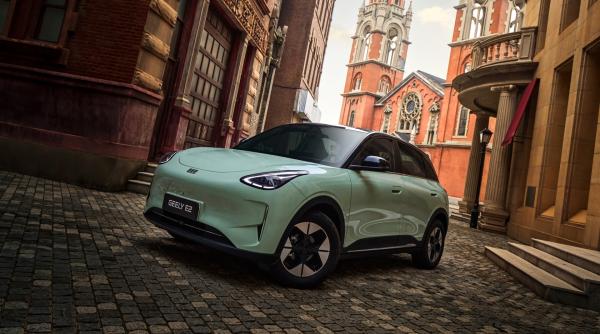 Geely E2 ajunge în România: Electrică de oraș, preț de hatchback